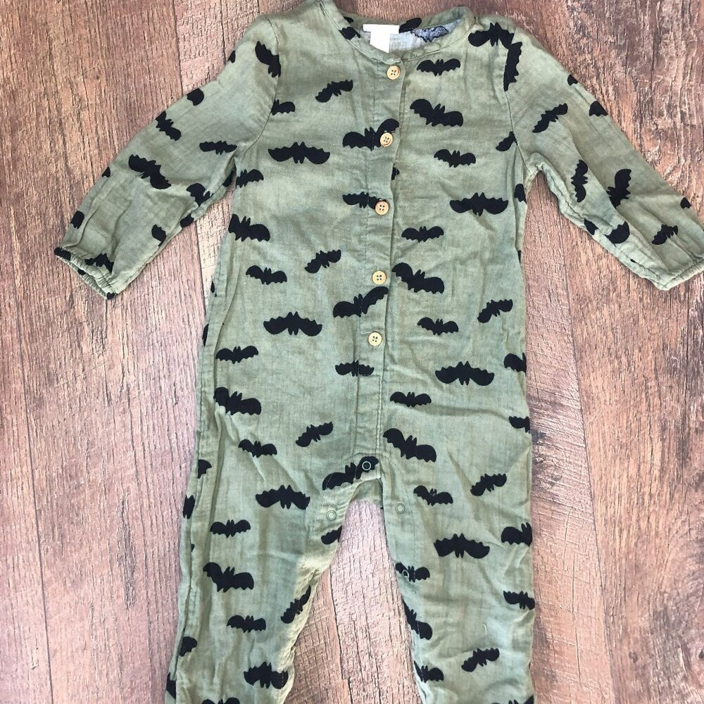 Baby Cat & Jack Green Bat Long Sleeve Unisex Romper Size 18M